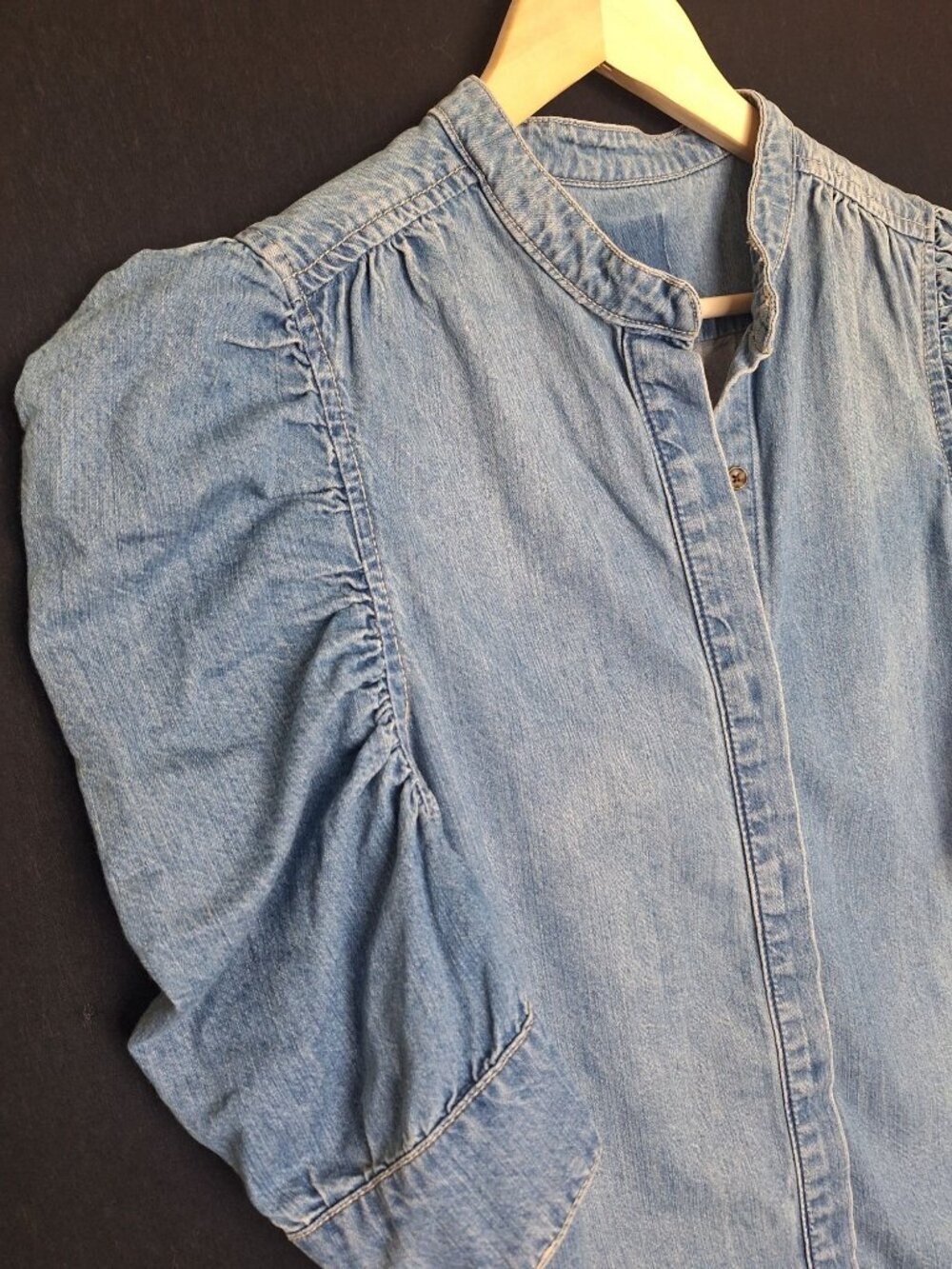 💙 Denim Blouse Puff Sleeve Top 100% Cotton Size M/L Light Wash Mandarin Collar - Picture 3 of 6